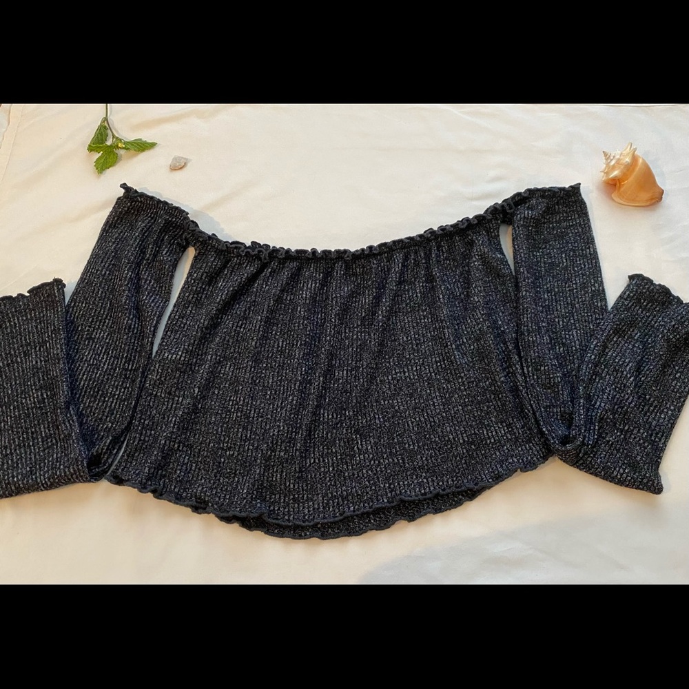 Off-the-shoulder long sleeve blouse